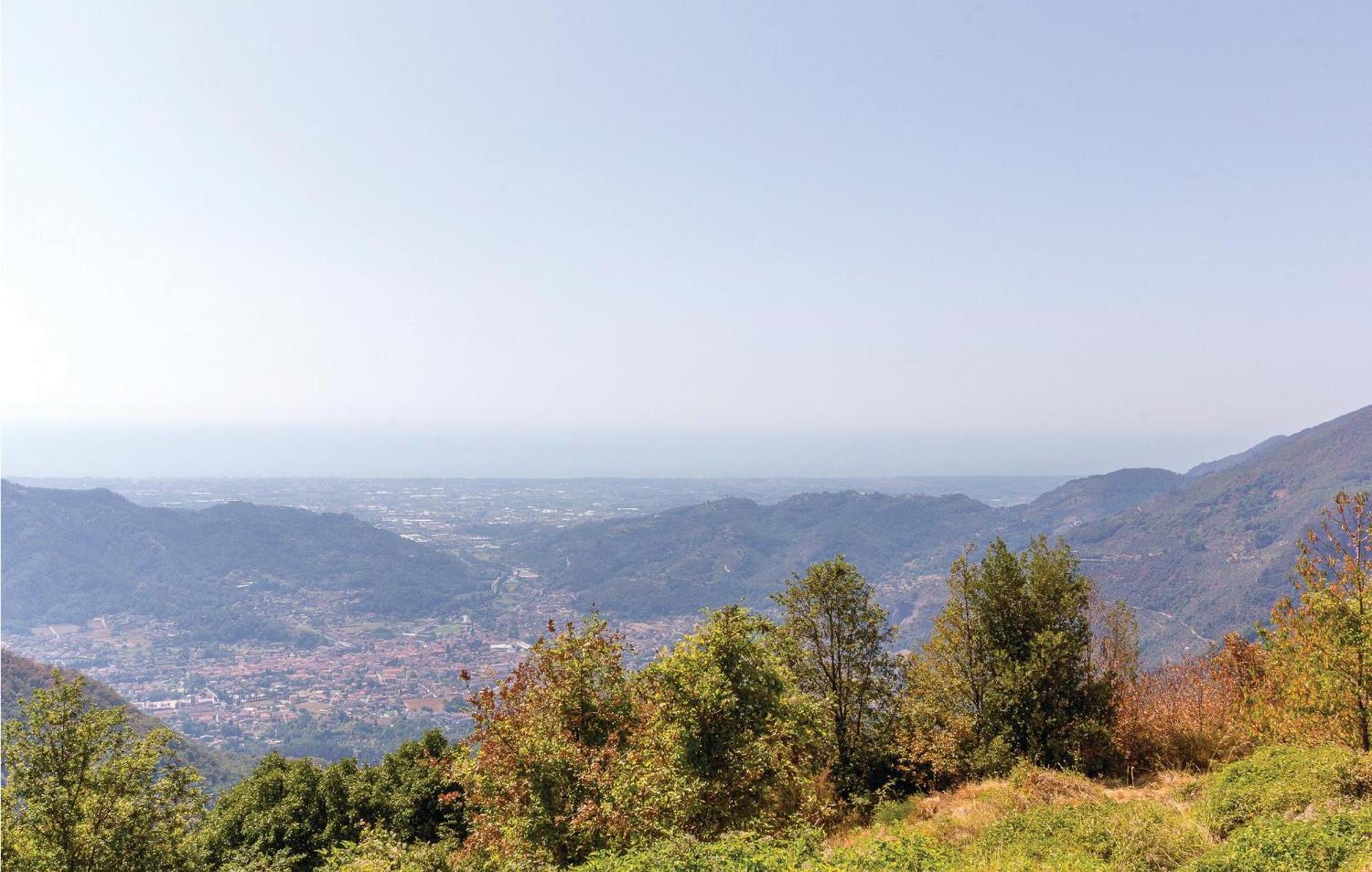 Beautiful Home In Pieve A Elici -Lu- With Kitchen Massarosa Exteriér fotografie